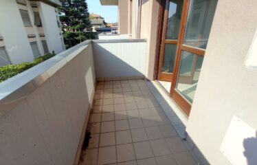 Monolocale con BALCONE come Nuovo